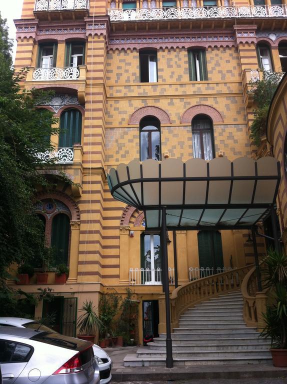 Casa Vacanze Amedeo Naples Luaran gambar
