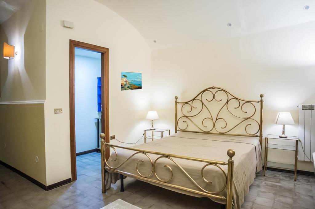 Casa Vacanze Amedeo Naples Luaran gambar